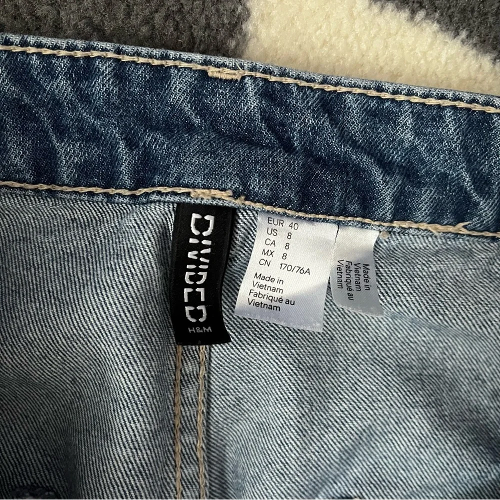 H&M DIVIDED Blue Denim cargo style women’s size 8 Jeans. Hi rise wide leg - Picture 9 of 12